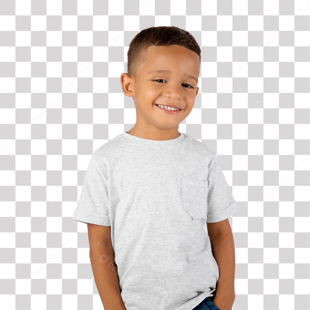 Menino de Camisa Cinza Sorrindo para Câmera