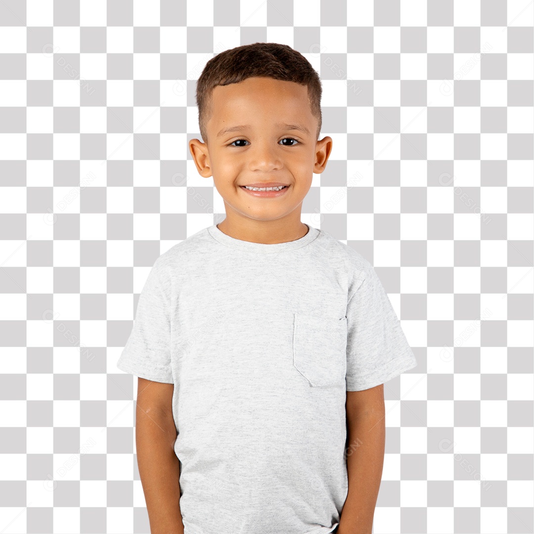Menino de Camisa Cinza Sorrindo para Câmera
