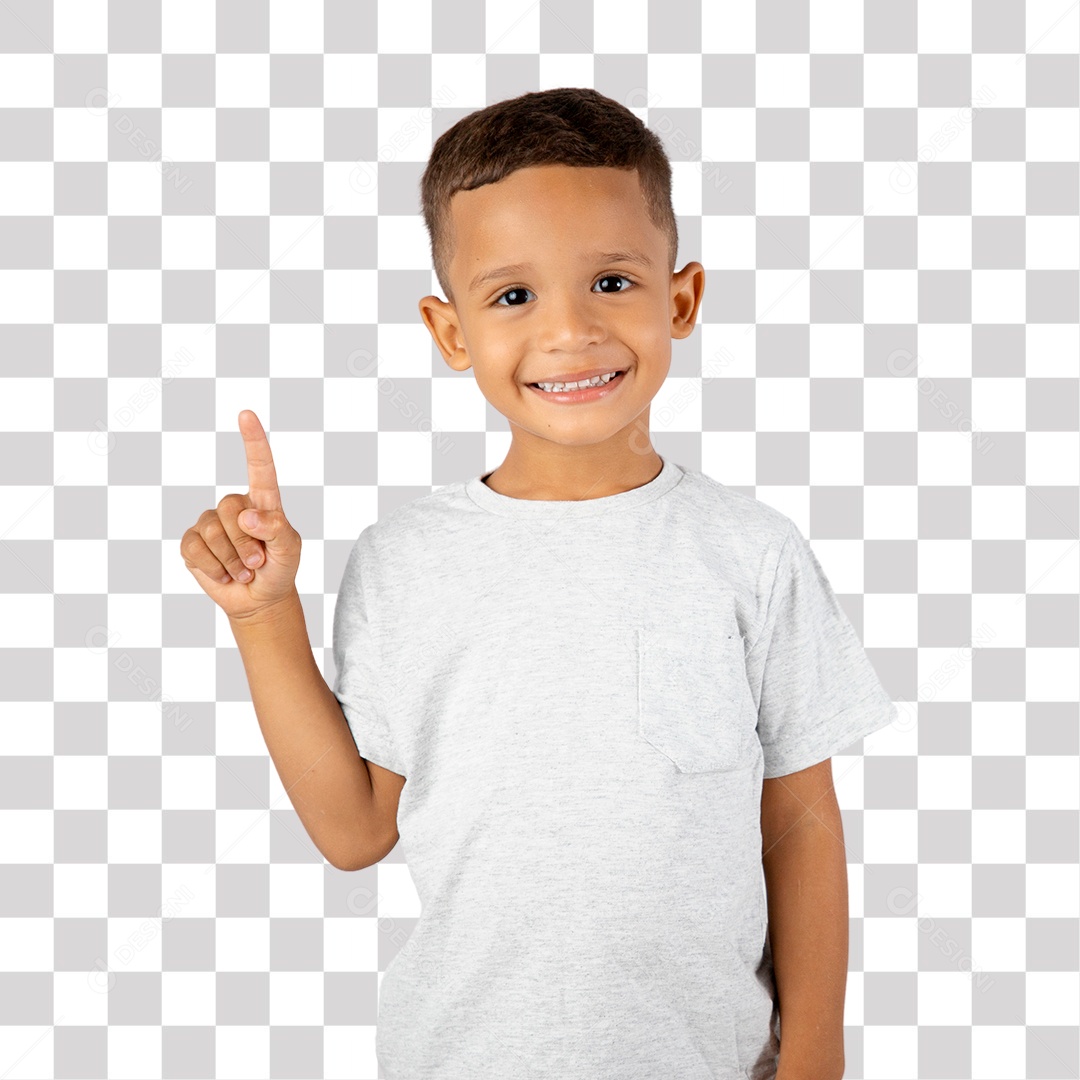 Menino de Camisa Cinza Sorrindo e Apontando para Cima