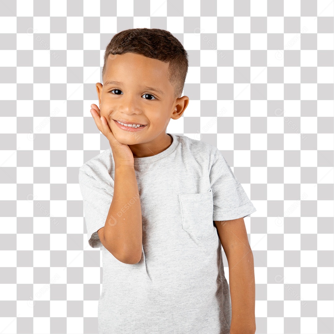 Menino de Camisa Cinza Feliz e com Mão no Queixo