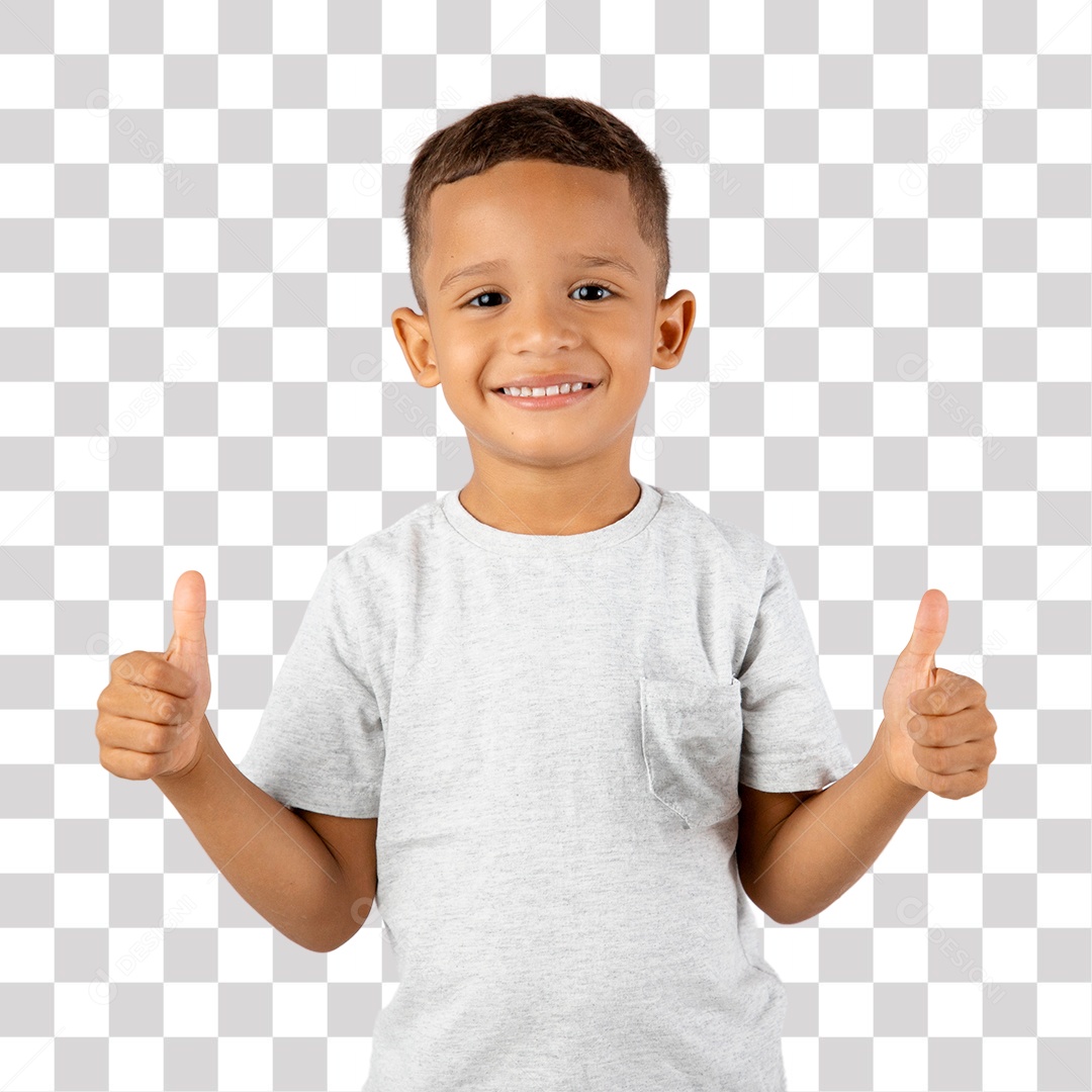 Menino de Camisa Cinza Sorrindo fazendo Gesto de Beleza ou Ok