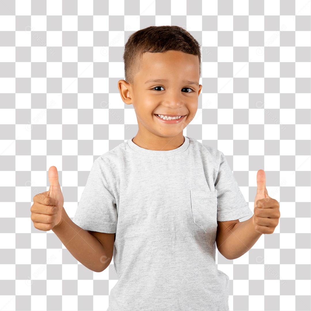 Menino de Camisa Cinza Sorrindo fazendo Gesto de Beleza ou Ok