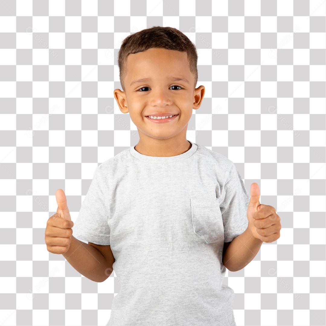 Menino de Camisa Cinza Sorrindo fazendo Gesto de Beleza ou Ok