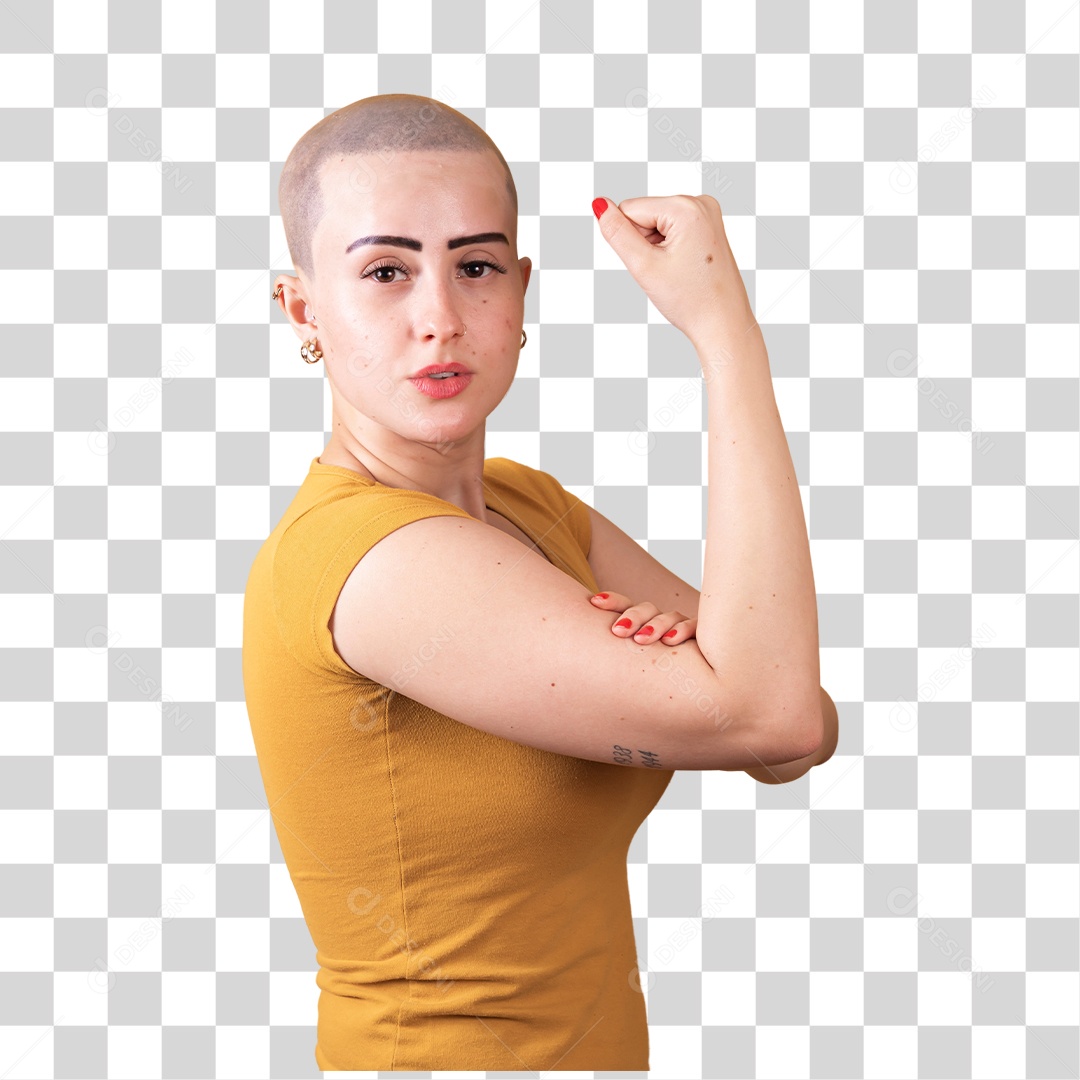 Mulher jovem careca usando blusa bege em conceito de câncer, outubro rosa