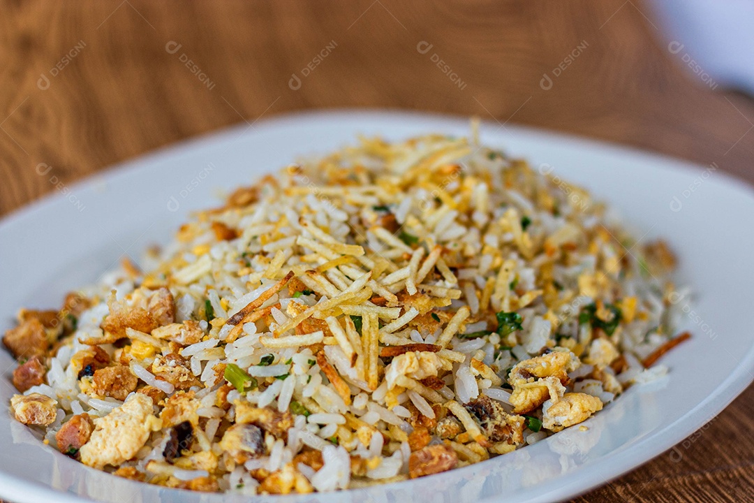 Prato branco de comida mesa madeira