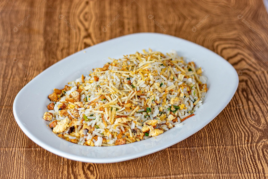 Prato branco de comida mesa madeira