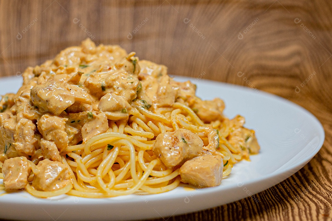 Prato branco de comida mesa madeira