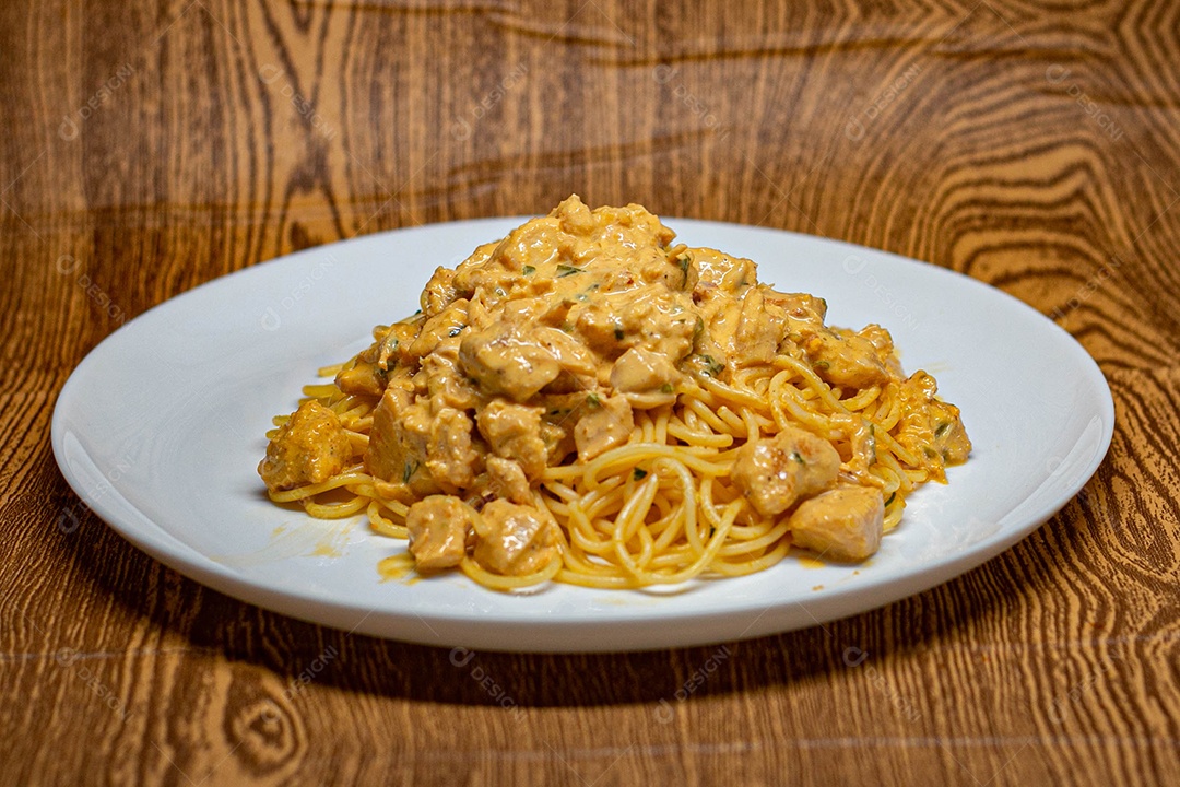 Prato branco de comida mesa madeira