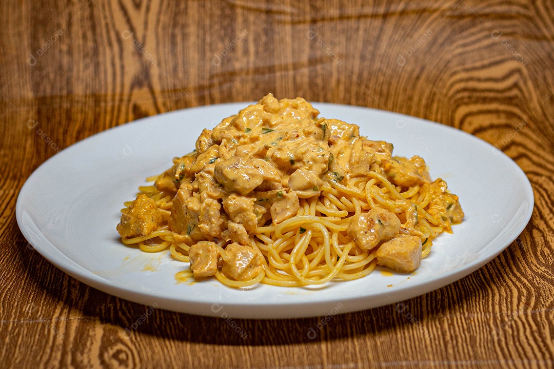 Prato branco de comida mesa madeira