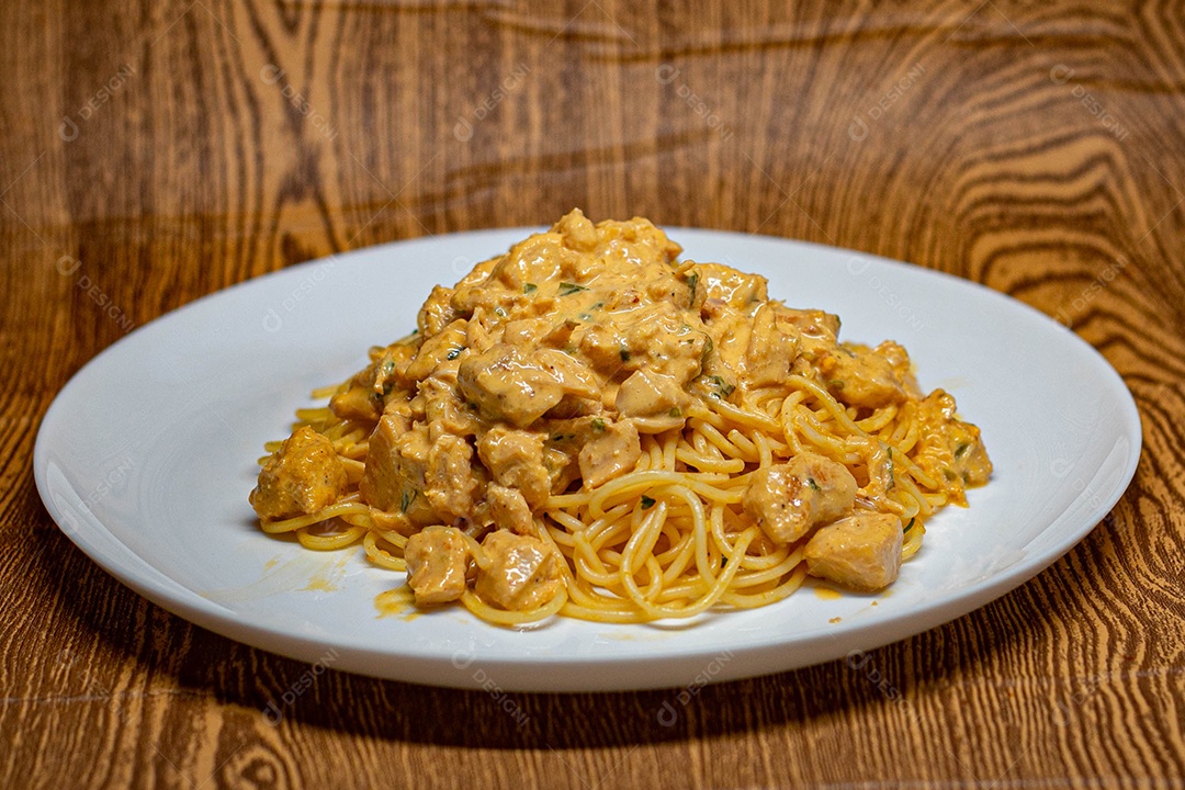 Prato branco de comida mesa madeira