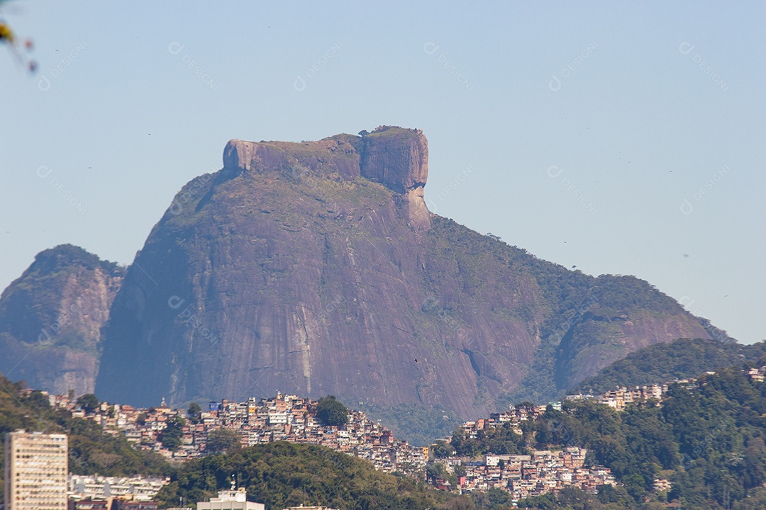 Pedra da Gávea vista da lagoa Rodrigo de Freitas no Rio de Janeiro Brasil.