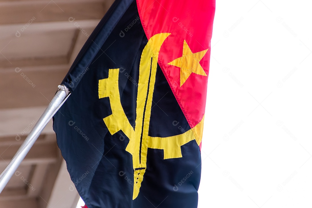 Bandeira de Angola ao ar livre no Rio de Janeiro Brasil.