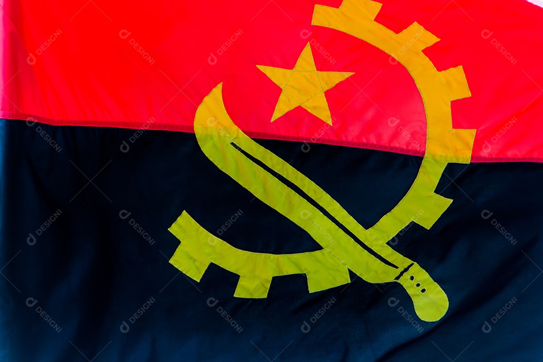Bandeira de Angola ao ar livre no Rio de Janeiro Brasil.