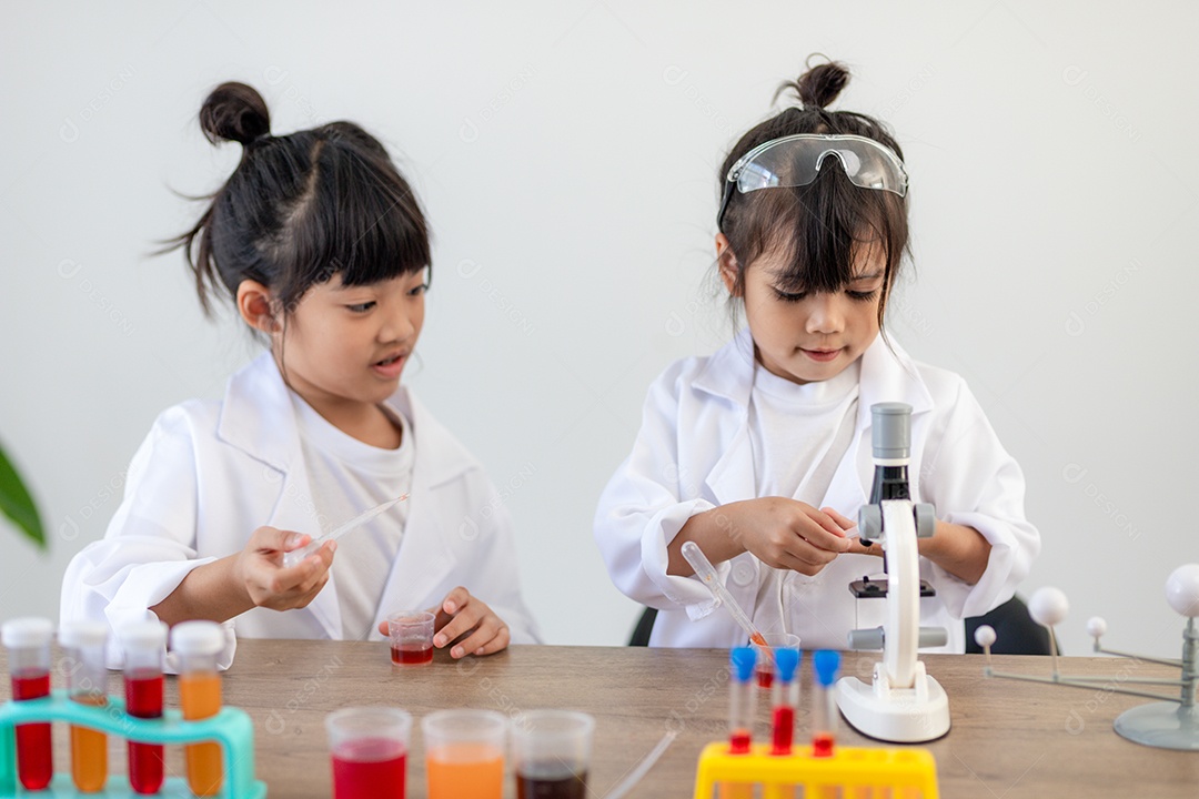 Conceito de educação, ciência, química e crianças - crianças