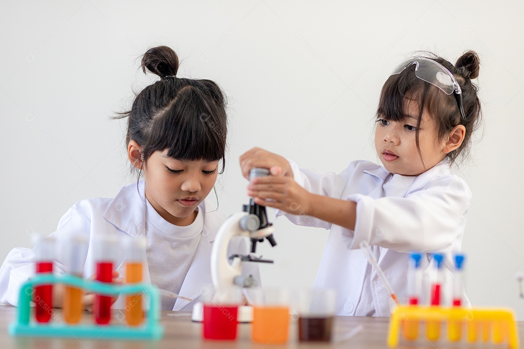 Conceito de educação, ciência, química e crianças - crianças