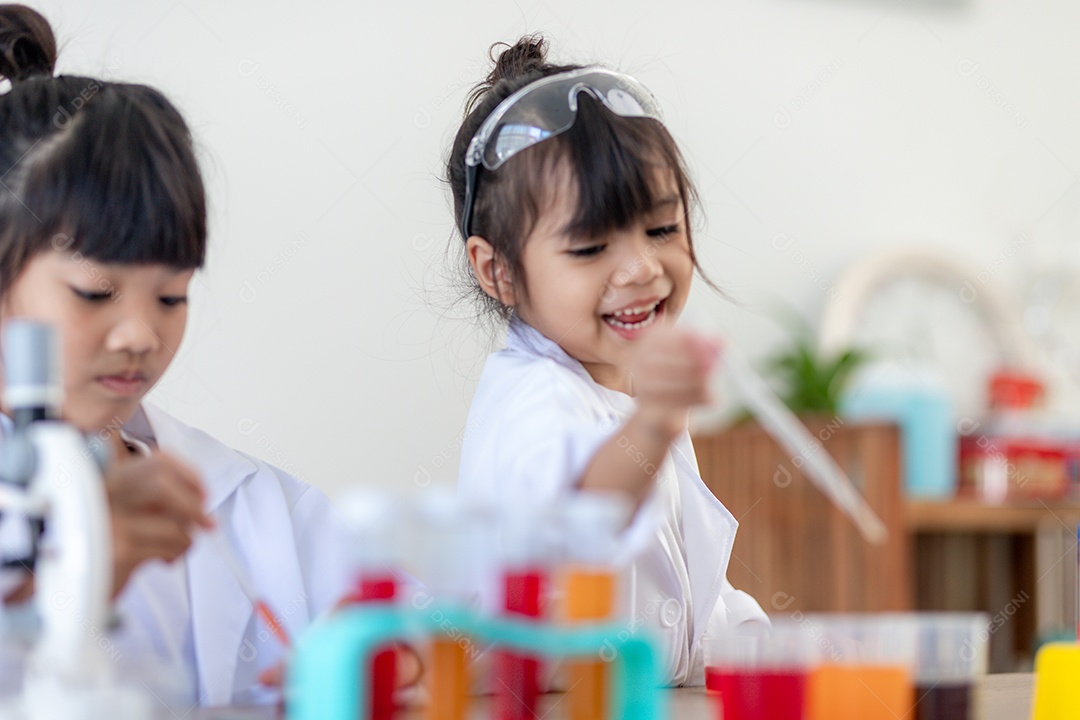 Conceito de educação, ciência, química e crianças - crianças