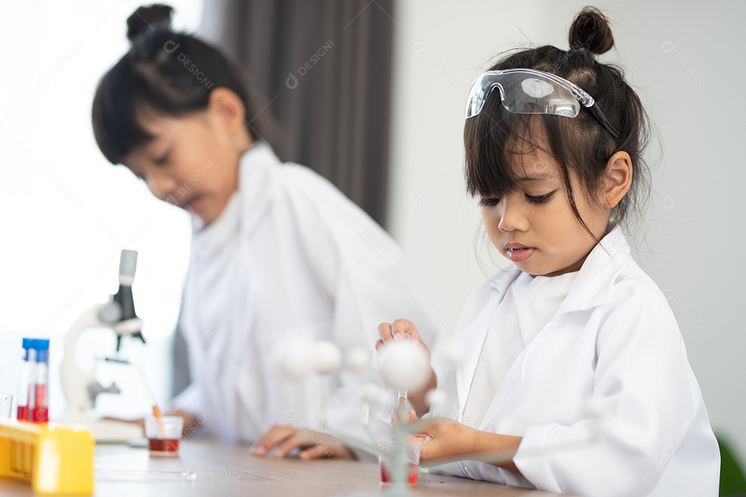 Conceito de educação, ciência, química e crianças - crianças