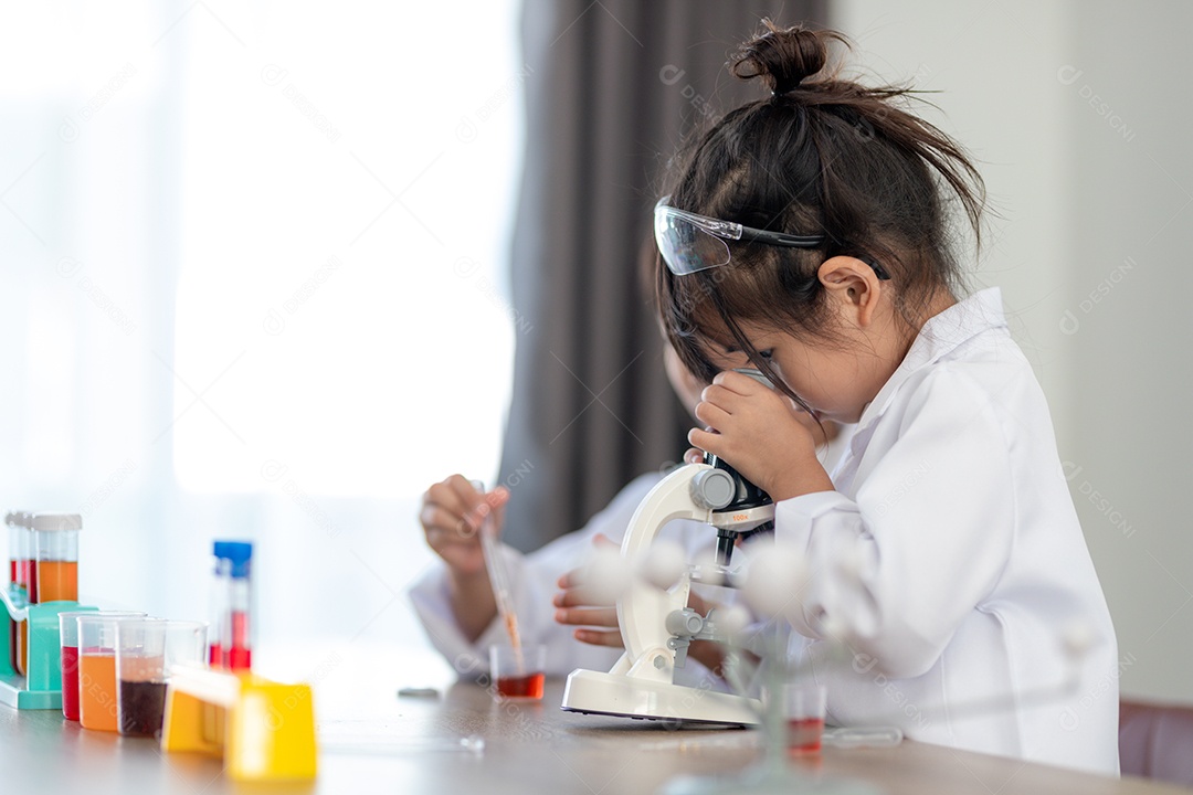 Conceito de educação, ciência, química e crianças - crianças