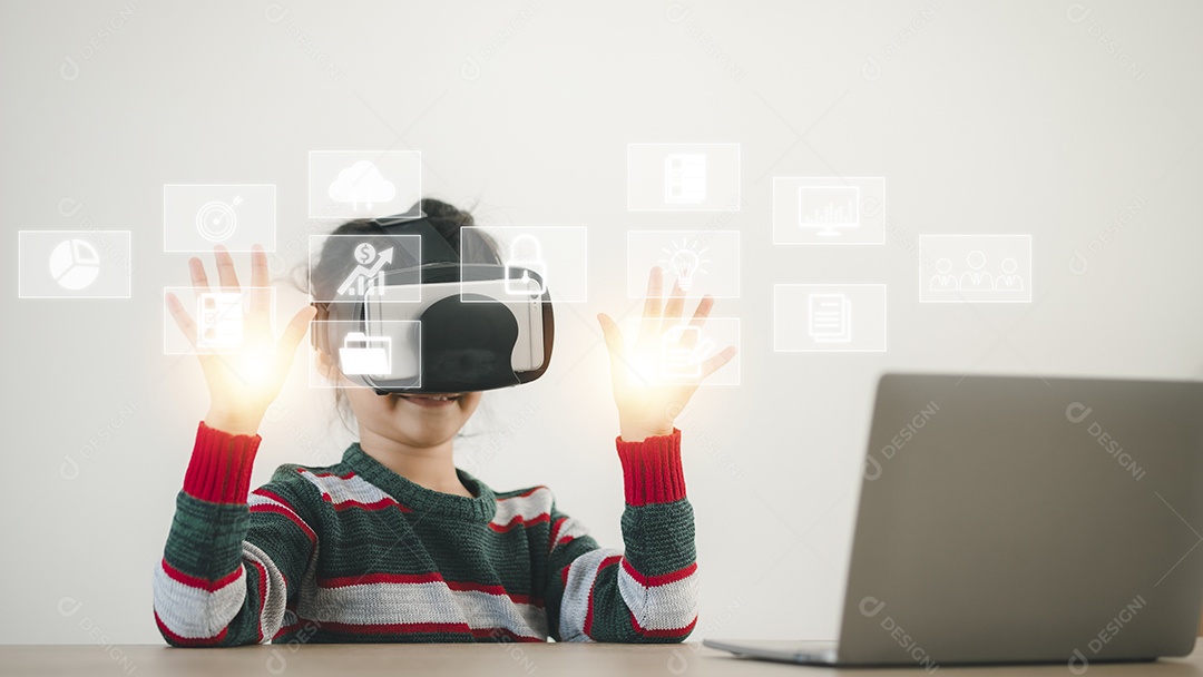 Garota feliz em copos de realidade virtual. realidade aumentada