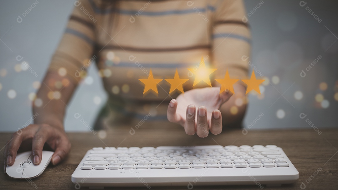 Feedback de avaliação do cliente. mulheres dando avaliação positiva