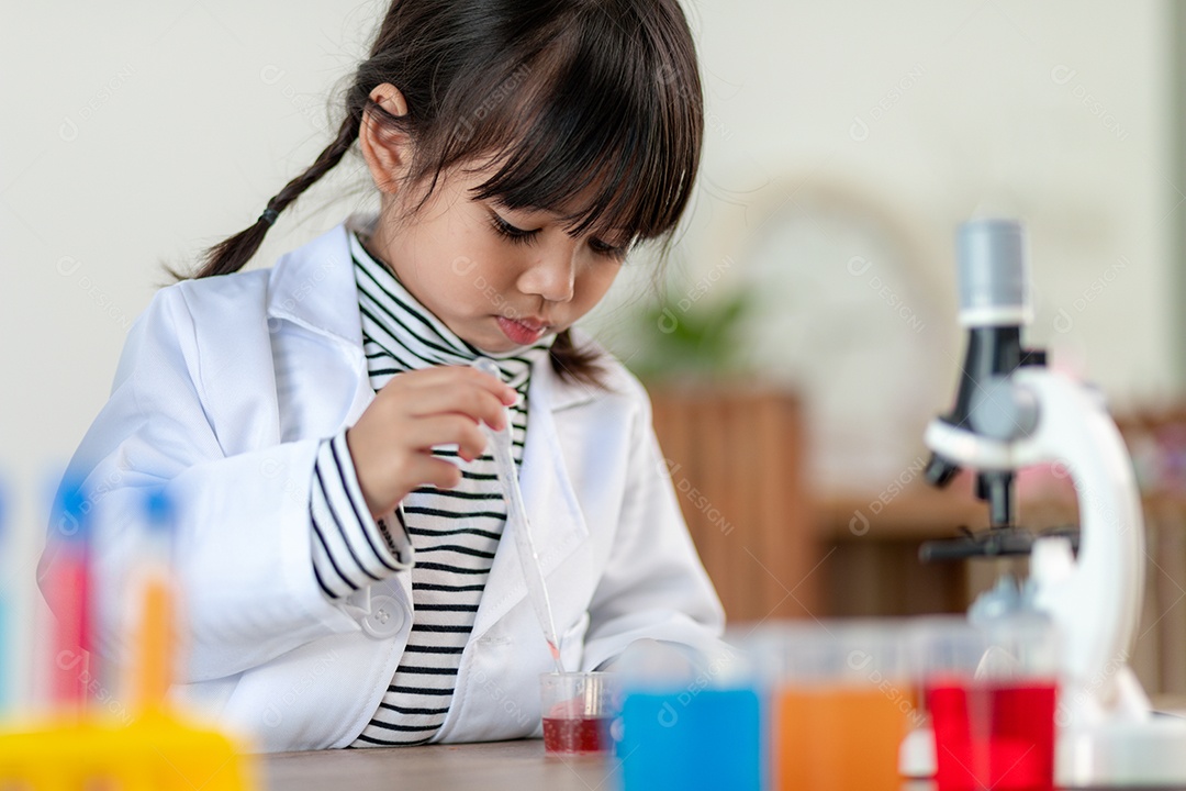 Conceito de educação, ciência, química e crianças - crianças ou estudante