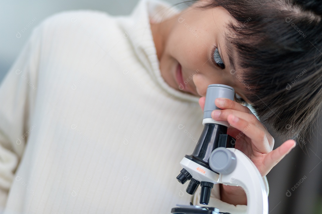 Educação, ciência, química e conceito de crianças - crianças ou estudante