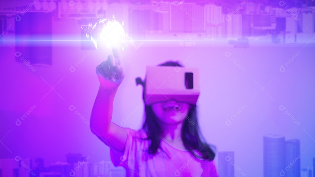 Tecnologia digital do mundo cibernético metaverso, menina com virtual