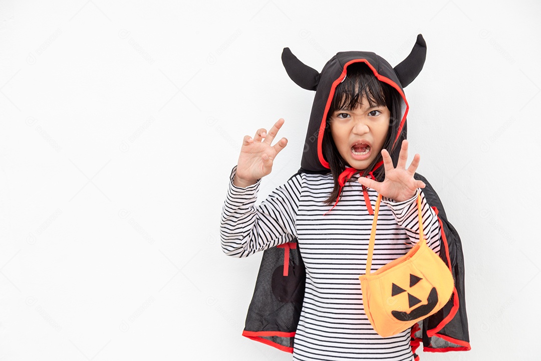 Engraçado Halloween Kid Conceito, garotinha bonitinha com fantasia Halloween