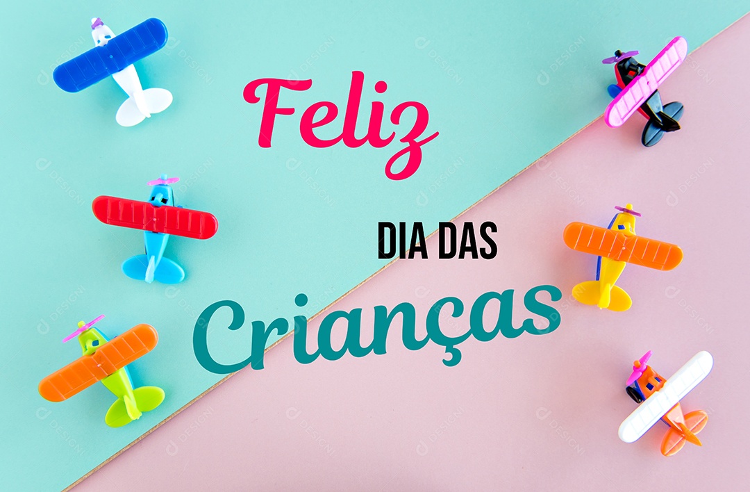 brinquedos de avião de plástico em fundo verde e rosa