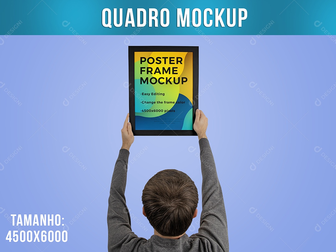 Homem Segurando Quadro Mockup PSD