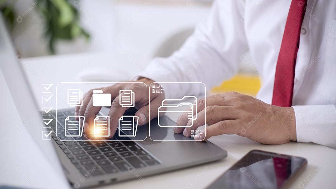 Sistema de gerenciamento de documentos (DMS) sendo configurado pelo consultor