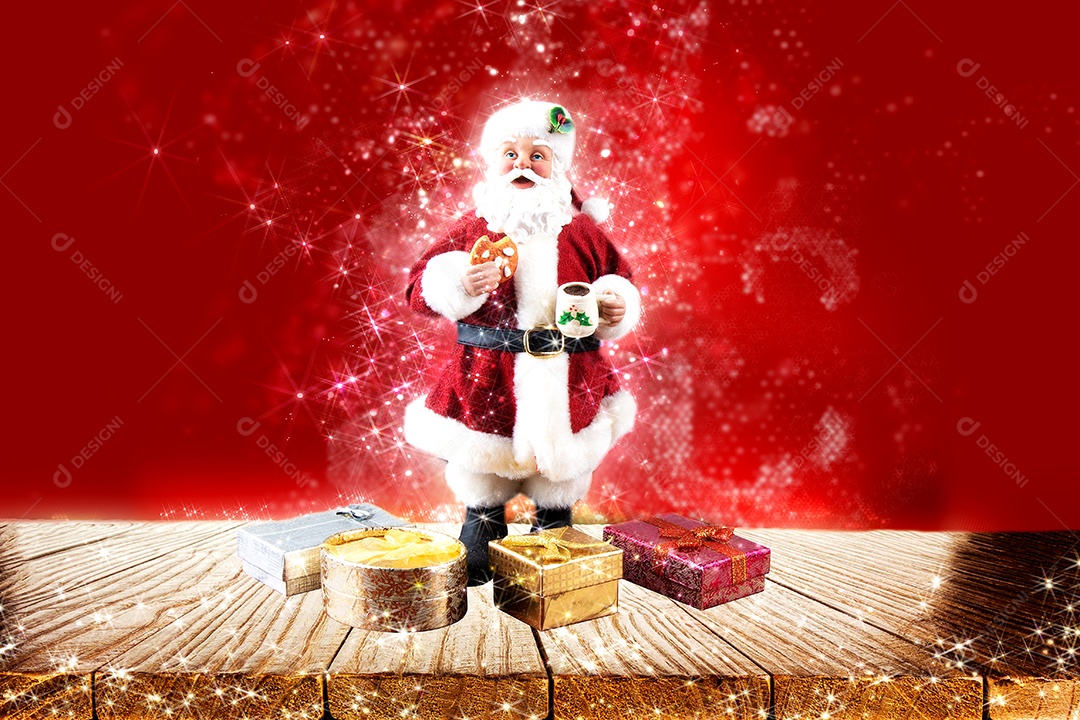 Árvore de Natal de madeira feita à mão. Decoração de Natal. fundo nevando.