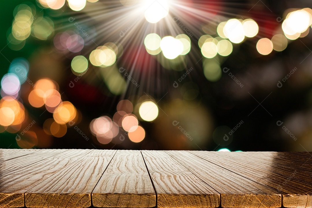 Fundo desfocado de Natal com mesa de madeira vazia