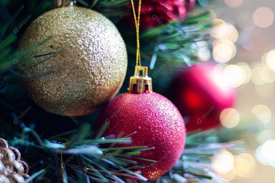 Árvore de Natal de madeira feita à mão. Decoração de Natal