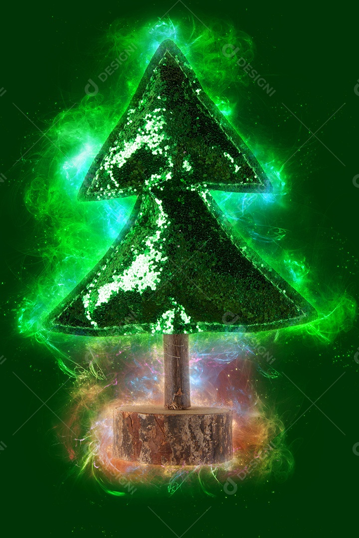 Árvore de Natal de madeira feita à mão. Decoração de Natal. Fundo verde com efeitos de luz.