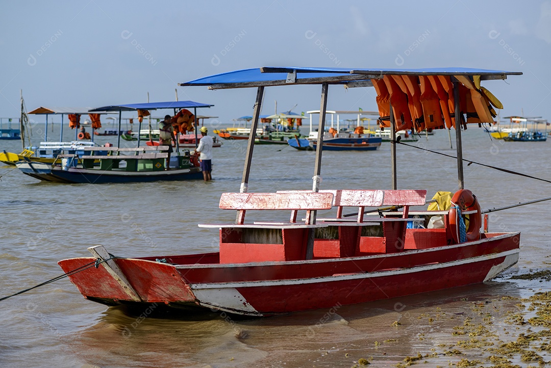 Praia. São Miguel dos Milagres, Alagoas, Brasil. Barcos na Praia do Toque