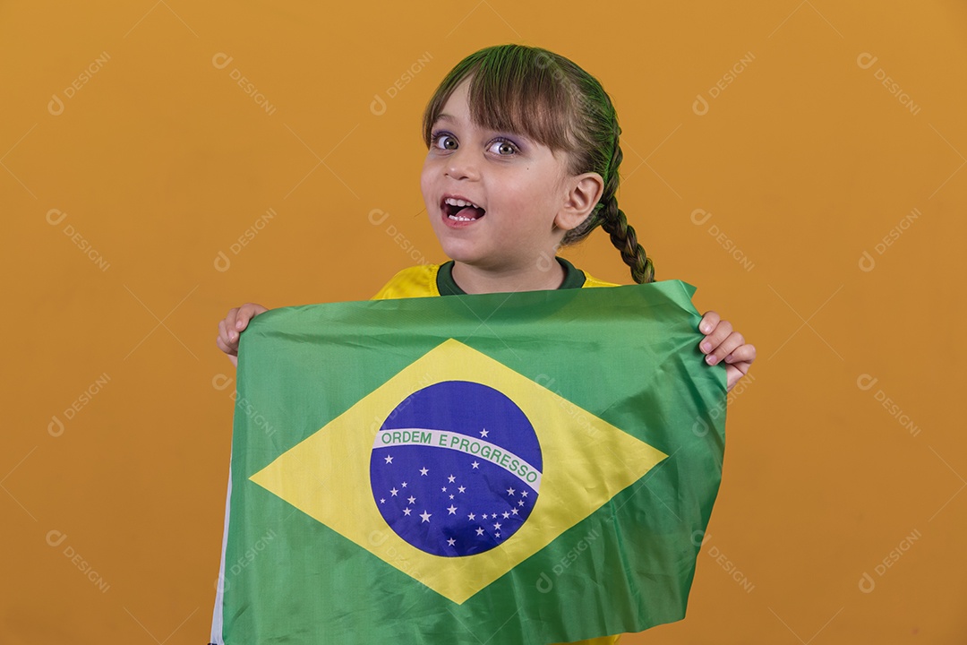 Linda menina criança torcedora brasileira