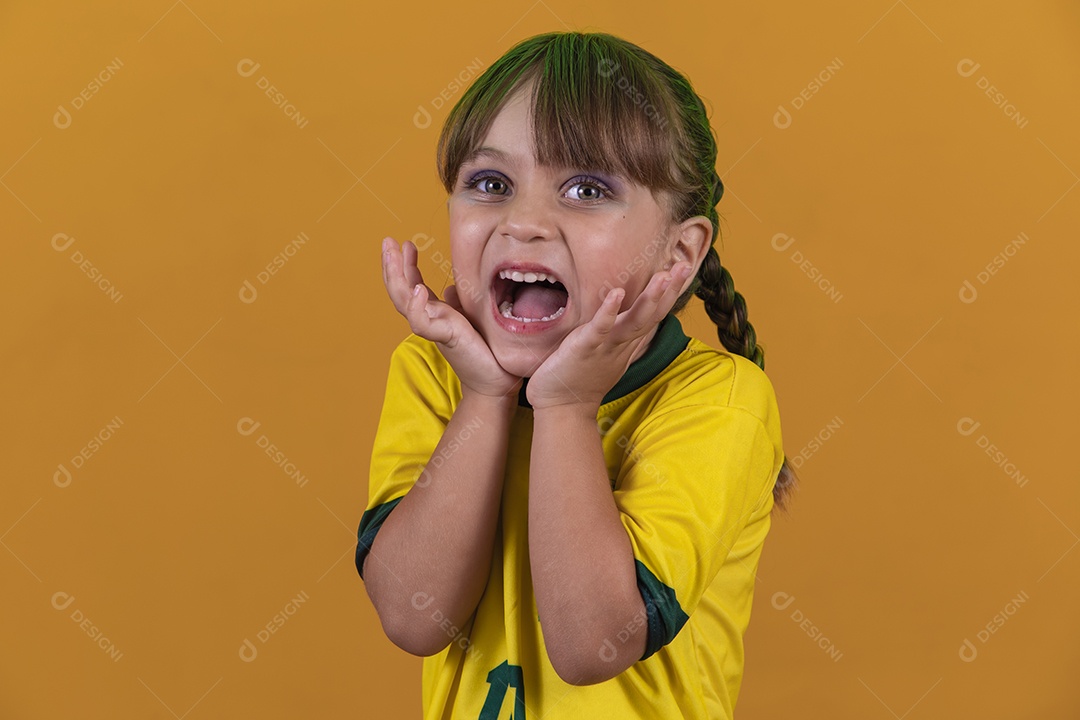 Linda menina criança torcedora brasileira