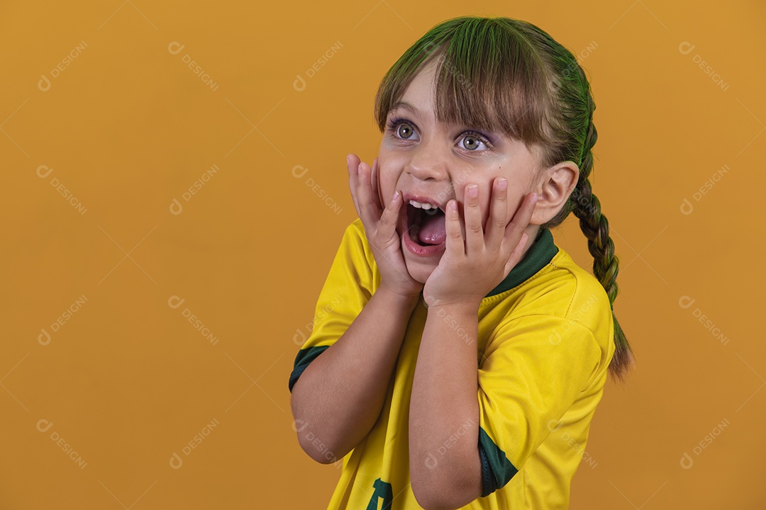 Linda menina criança torcedora brasileira