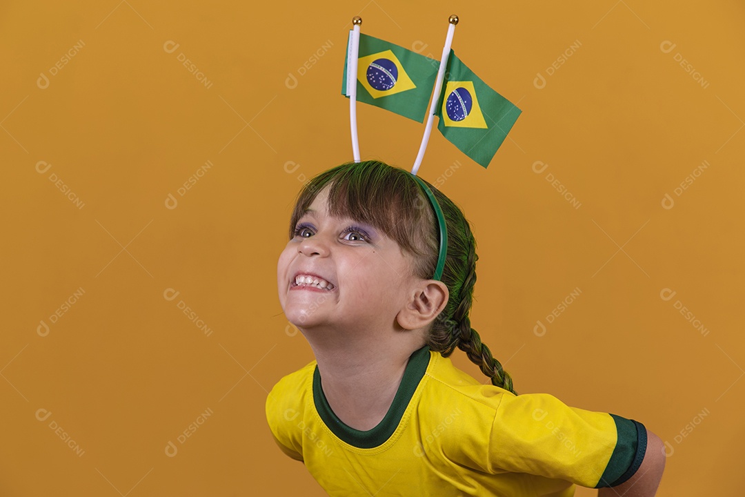Linda menina criança torcedora brasileira
