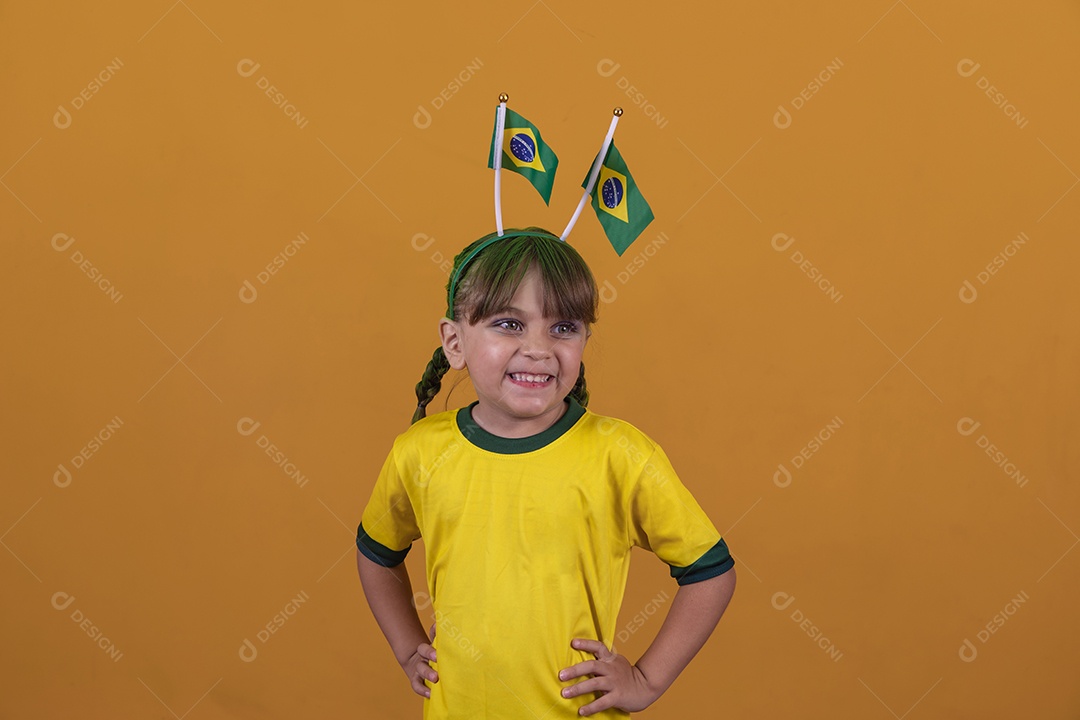 Linda menina criança torcedora brasileira