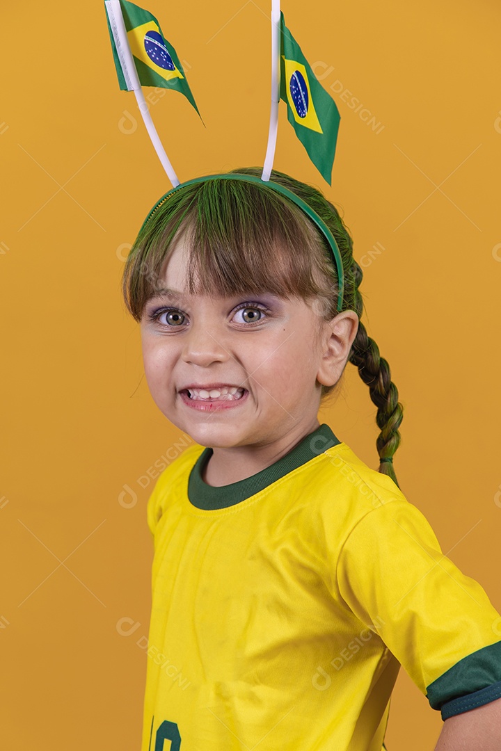 Linda menina criança torcedora brasileira