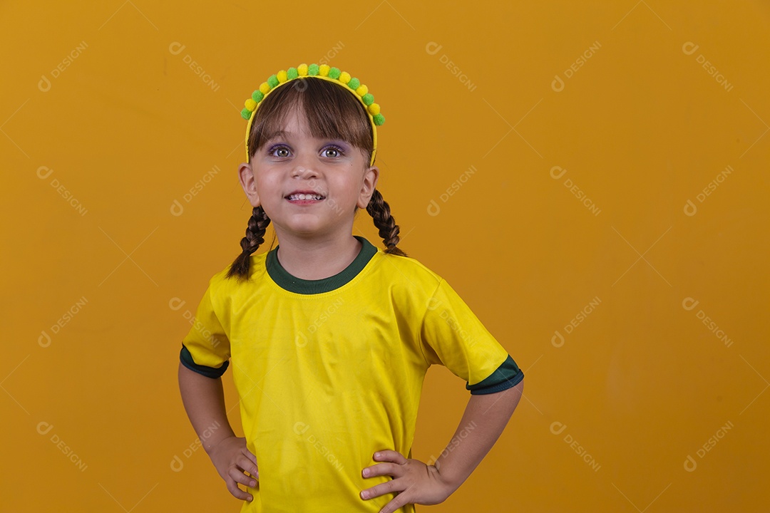 Linda menina criança torcedora brasileira