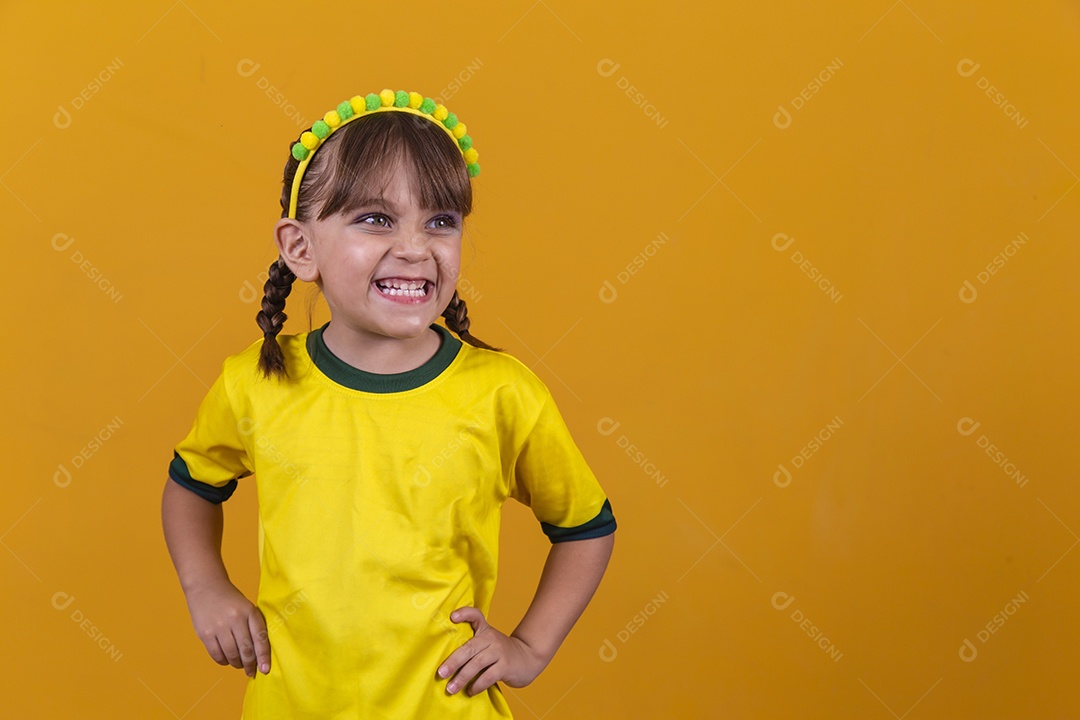 Linda menina criança torcedora brasileira