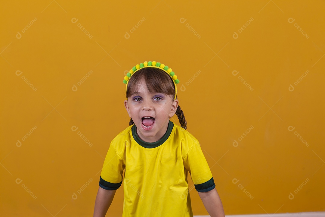 Linda menina criança torcedora brasileira