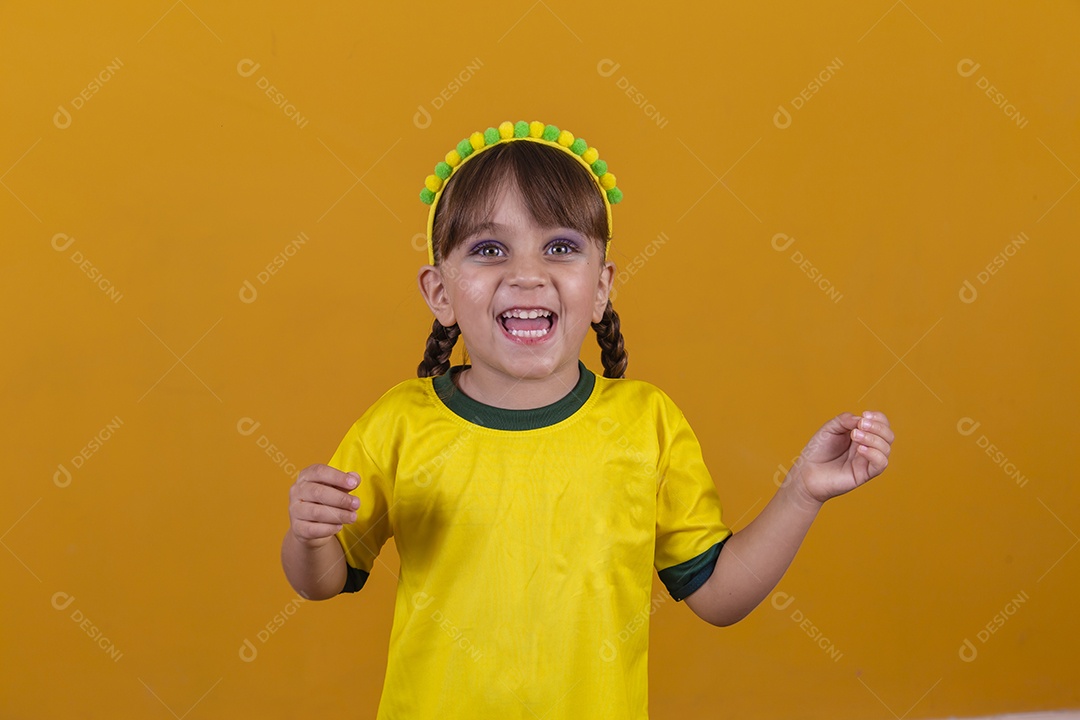 Linda menina criança torcedora brasileira