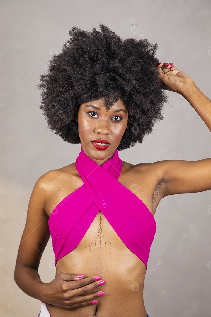 Mulher negra. Retrato de mulher negra em estúdio fotográfico