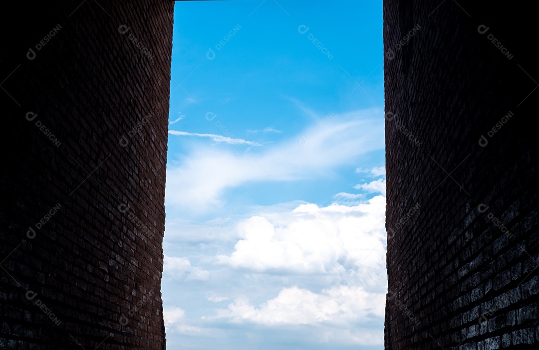Céu azul visão de becos