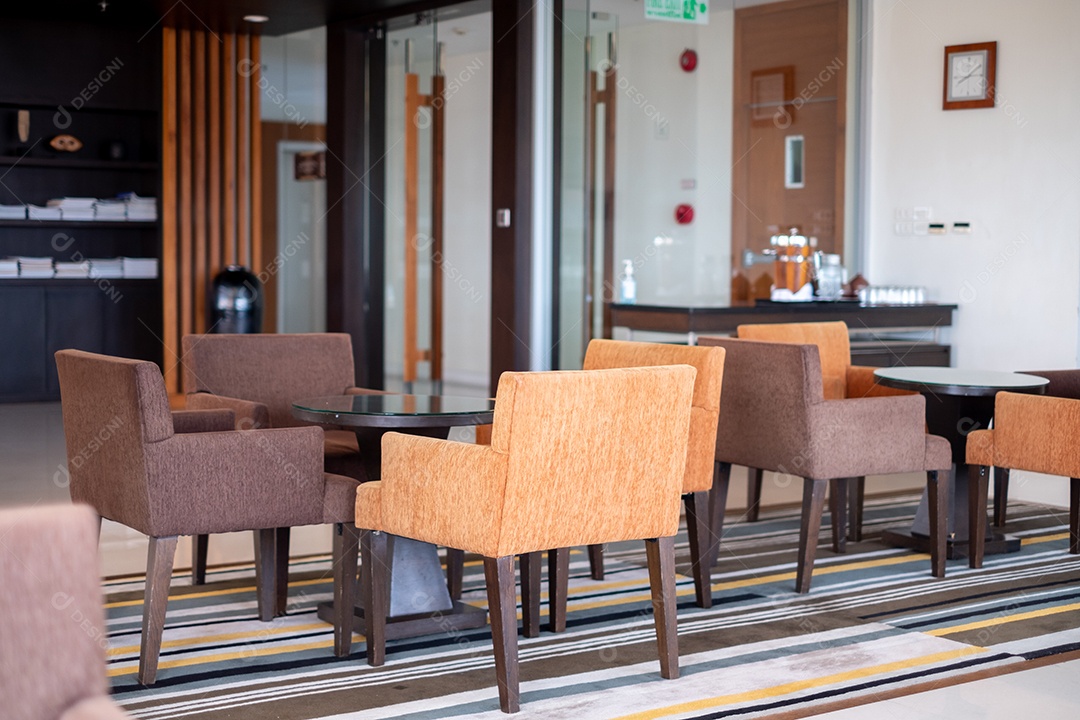 Mesa de jantar sobre uma casa chique