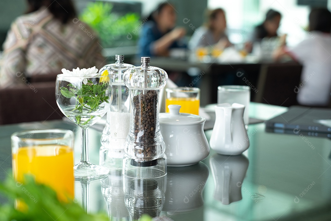 Mesa de restaurante copo de vidro taça moedor tempero